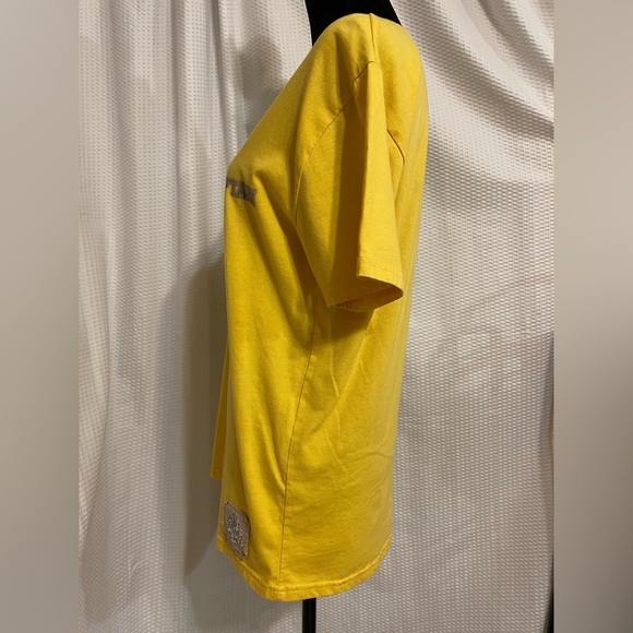 The Wizarding World Of Harry Potter Universal Studios Yellow Hufflepuff Tee Sz M - Picture 2 of 7